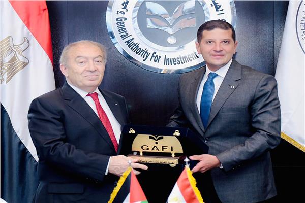 الرئيس التنفيذي لهيئة الاستثمار يلتقي وزير الاقتصاد الفلسطيني