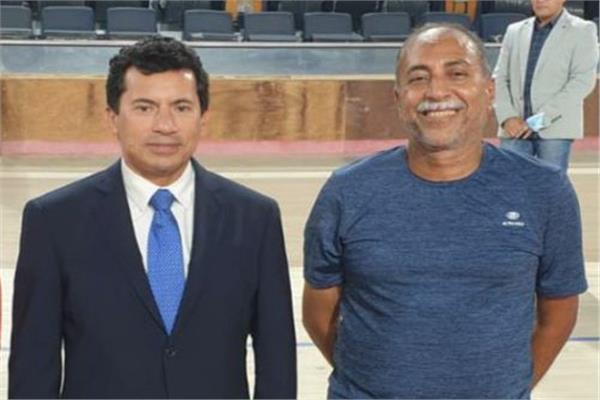 الدكتور أشرف صبحي ومدرب منتخب مصر للدراجات محمد إبراهيم