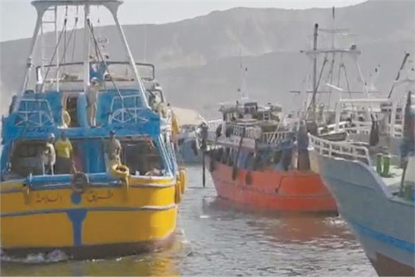 المراكب والعائمات فى أول رحلة صيد بالموسم الجديد