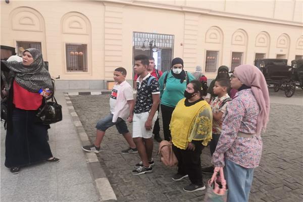 رحلة تعريفية لاصحاب الهمم بمتحف المركبات الملكية 