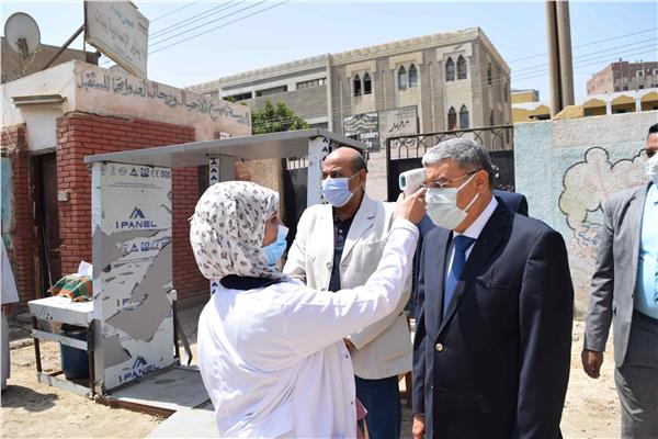 محافظ المنيا يتابع سير امتحانات الدور الثاني للثانوية العامة بعدد من اللجان