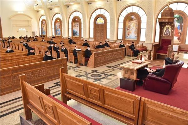 الانبا بفنوتيوس يلتقي بكهنة الايبارشية 