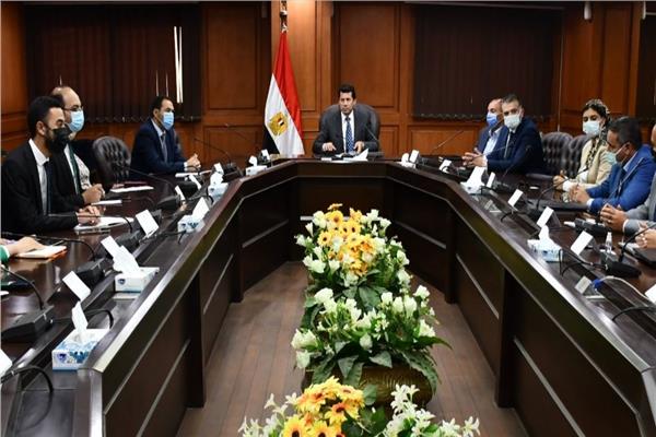 وزير الشباب والرياضة يجتمع مع مسئولي المنصة الوطنية للشباب "كياني"
