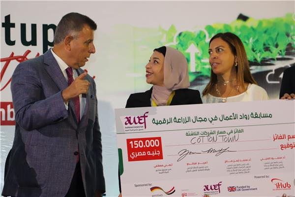  الدكتور محمود المتيني رئيس جامعة عين شمس