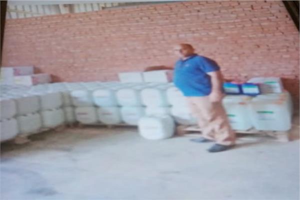 ضبط نصف طن سكر تموينى و ٥٠٦٤ لتر منظفات مجهولة المصدر خلال حملات تموينية بكوم حمادة فى البحيرة