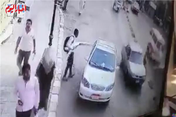 سيدة تثير الجدل في شوارع قنا
