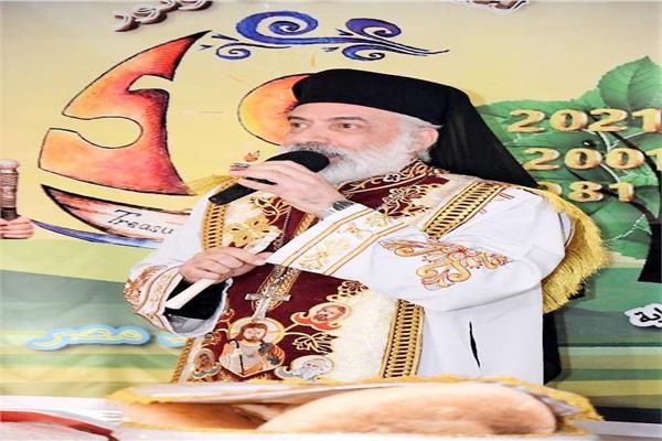  الأنبا باسيليوس يترأس قداس اليوبيل الذهبي لإيمان ونو