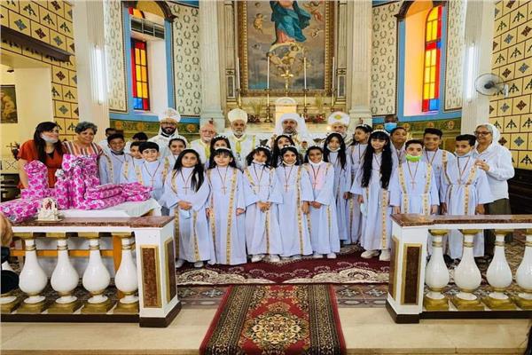  الأنبا عِمّانُوئِيل يترأس قداس المناولة الاحتفالية بكنيسة أسوان