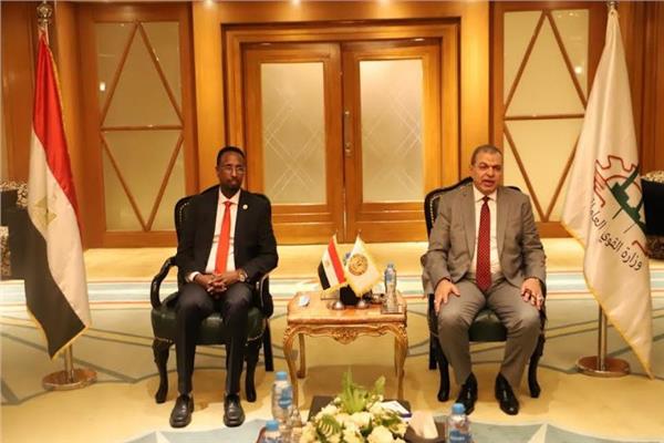 وزير القوى العاملة خلال لقائه بنظيره الصومالي 