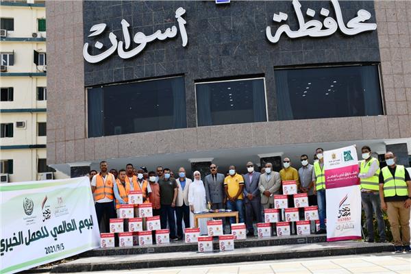 محافظ أسوان يستقبل قافلة أبواب الخير