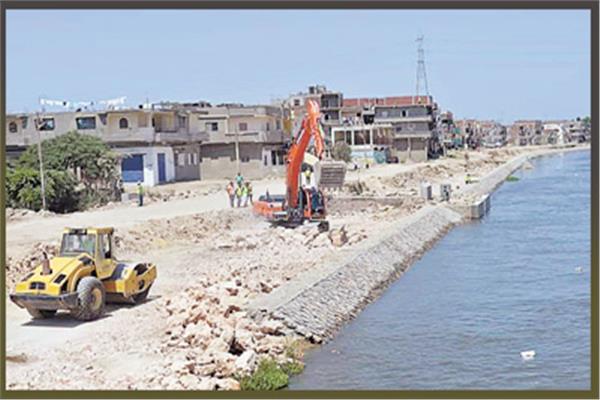  كراكات عملاقة بدأت العمل فى المشروع
