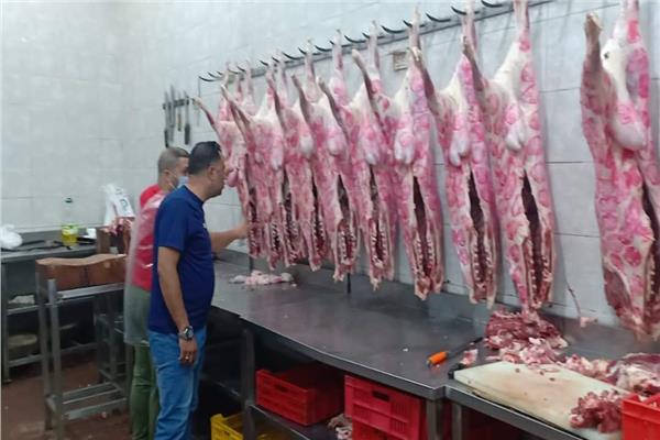 إعدام لحوم فاسدة