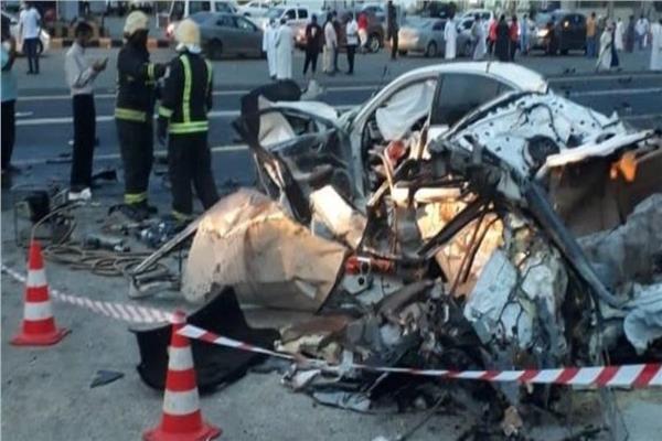 حادث مروع أثر تصادم سيارتين على طريق الحبيل
