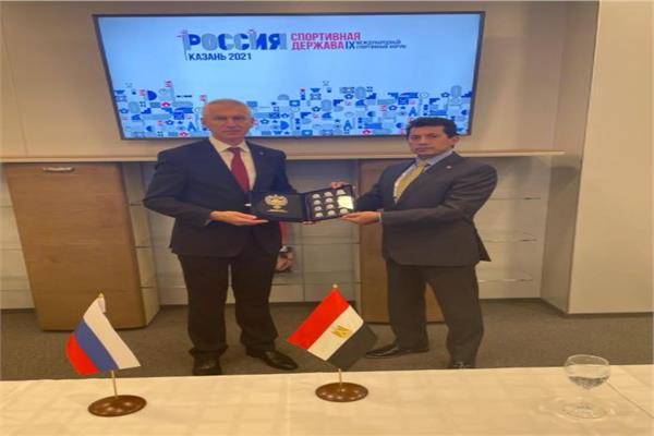 أشرف صبحي يوقع مذكرة تفاهم مع نظيره الروسى على المستوى الرياضى
