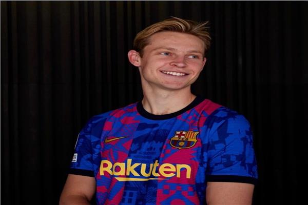 ‏برشلونة يكشف عن قميصه الثالث الجديد 