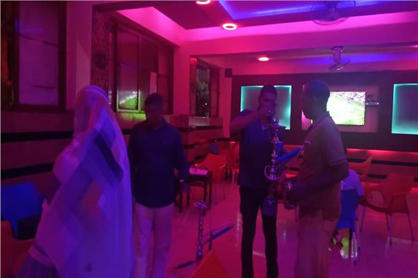 حملات تفتيشية لمتابعة الإجراءات الإحترازية بمقاهي قنا