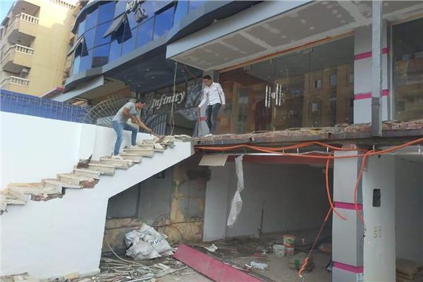 الجيزة تزيل مخالفات تحويل نشاط من الغرض السكني إلى تجاري بحدائق الأهرام 