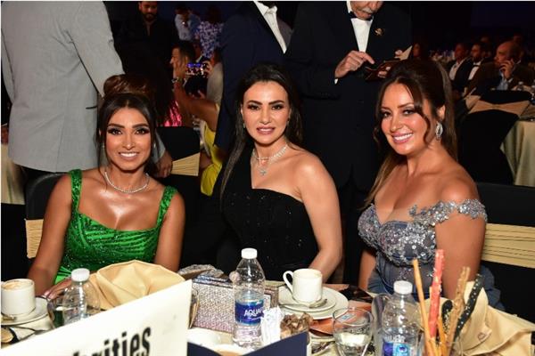 تكريم نجوم الفن والإعلام بمهرجان دير جست ال ١٨ 