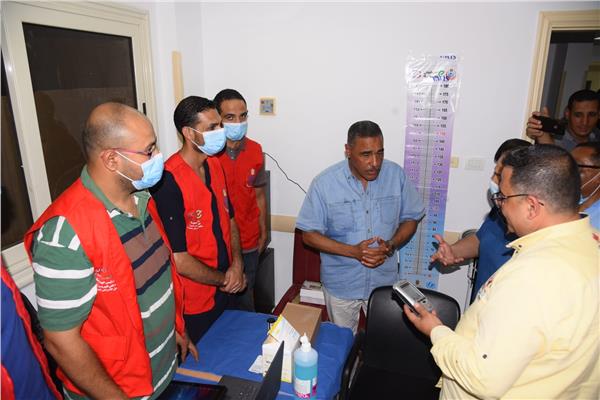 محافظ مطروح يتفقد مستشفى سيوه المركزي