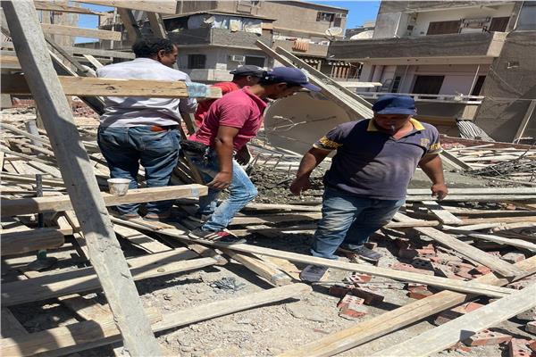 حملات مستمرة لازالة مخالفات البناء بحى شرق وغرب