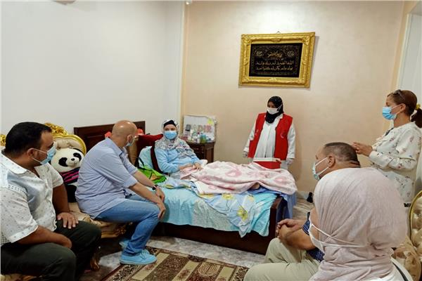 تطعيم صيدلانية وجدتها بلقاح كورونا بمنزلها
