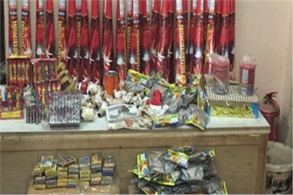 القبض على صاحب مخزن قبل ترويج 3.6 مليون صاروخ ألعاب نارية بالقاهرة 