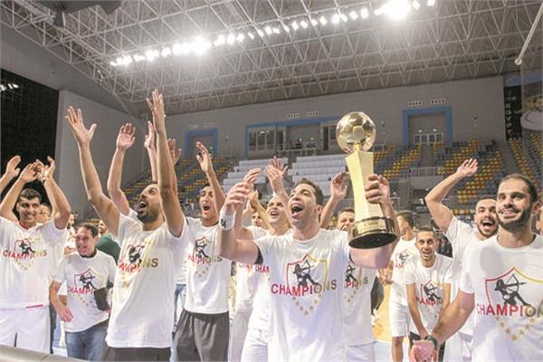 فرحة الزمالك بالكأس بعد الفوز على الأهلى فى نهائى السوبر الأفريقى