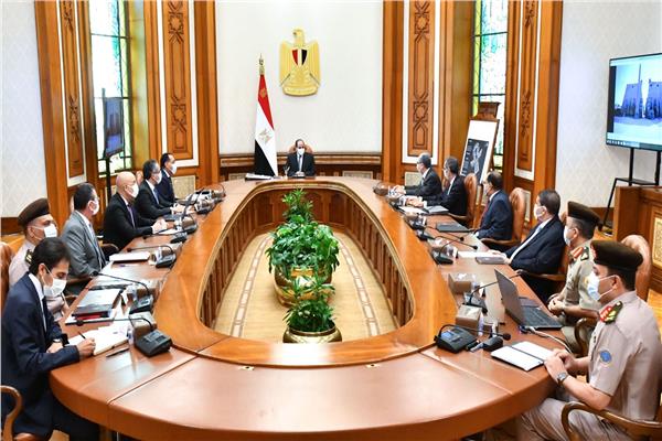 الرئيس السيسي ورئيس الوزراء خلال الاجتماع