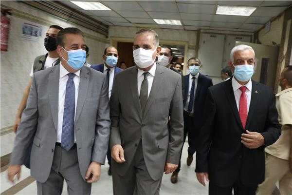مبارك ومحافظا المنوفية وكفر الشيخ فى زيارة لمصابى فريق كرة السرعة