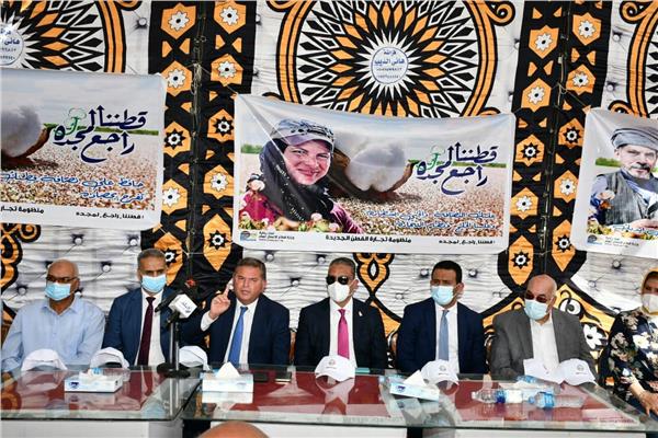 محافظ الفيوم بمركز تجميع الأقطان