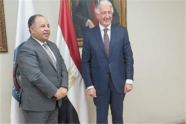 وزير المالية خلال لقائه مع هانى سنبل