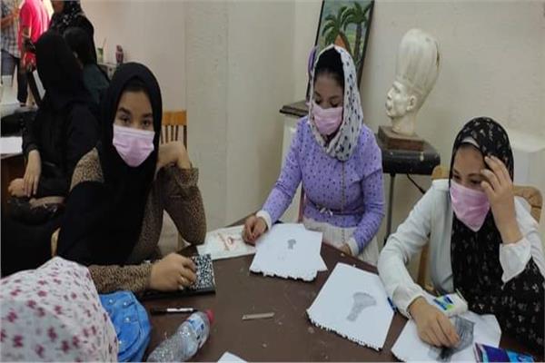 ثقافة المنيا تقدم ورشة فنية التدريب على تحليل العناصر هندسيا