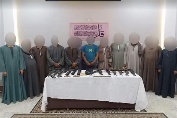 المتهمون والمضبوطات