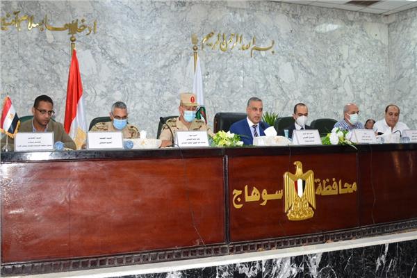محافظ بني سويف ورئيس الجامعة يُكرًمان أوائل الثانوية العامة والأزهرية والدبلومات الفنية 