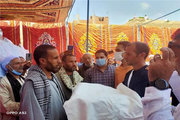 الكفن ينهي سلسال الدم بين عائلتين في المنيا صور 