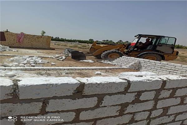 محافظ الإسماعيلية يتابع نتائج حملات إزالة تعديات المباني والاشغالات