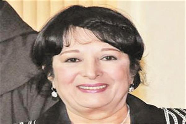  سميرة عبدالعزيز