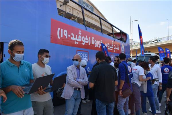 إقبال شديد على حملة معا نطمئن لتطعيم المواطنين بلقاح كورونا بالشرقية