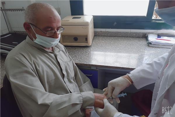 علاج ١٥١٠ مواطنين بالمجان بقرية في الشرقية بـ«حياة كريمة»