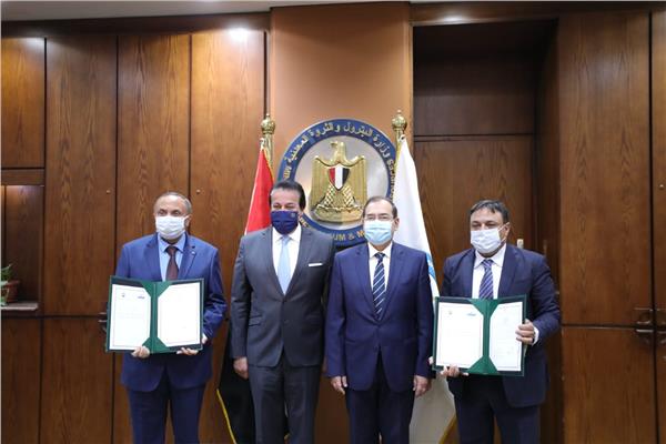 وزير التعليم العالي والبحث العلمي، والمهندس طارق الملا وزير البترول والثروة المعدنية