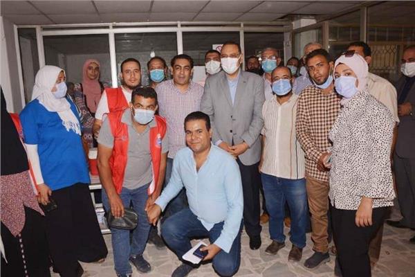 محافظ الشرقية يُتابع حملة (معاً نطمئن ... سجل الآن) بمركز  بلبيس