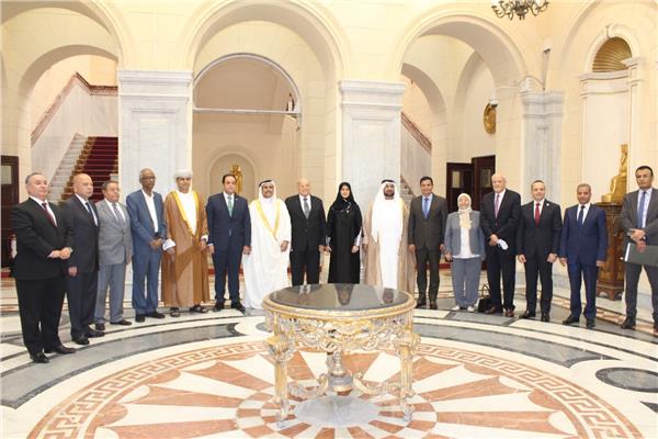 المستشار عبد الوهاب عبد الرازق رئيس  مجلس الشيوخ برئيس البرلمان العربي عادل بن عبدالرحمن