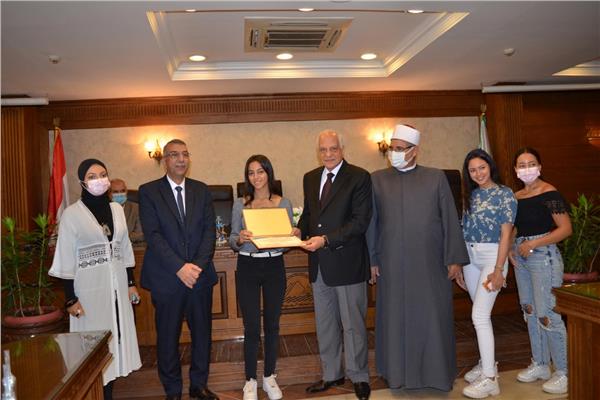 محافظ الجيزة يكرم أوائل الثانوية العامة والازهرية والدبلومات الفنية من أبناء المحافظة | صور