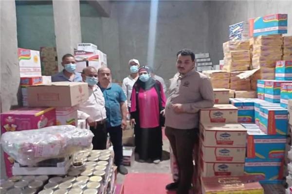 ضبط ٤ أطنان ملح وأرز ومواد غذائية مجهولة المصدر بسوهاج