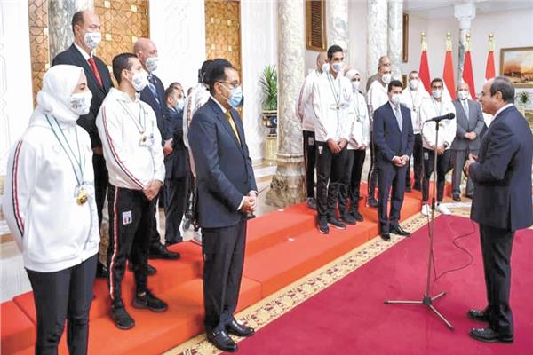 الرئيس السيسى خلال تكريمه لابطال طوكيو فى حضور رئيس الوزراء و وزير الشباب والرياضة