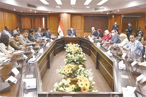 د.أشرف صبحى  وزير الشباب والرياضة يجتمع بشكل مستمر مع  الكيانات الشبابية