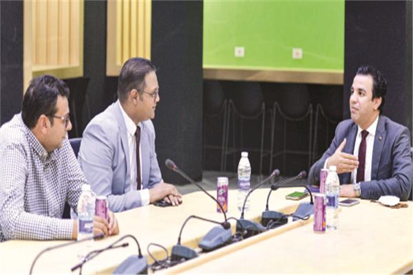 محمد طاهر رئيس القطاع التنفيذي بـمؤسسة «حياة كريمة» يتحدث لمحرري الاخبار