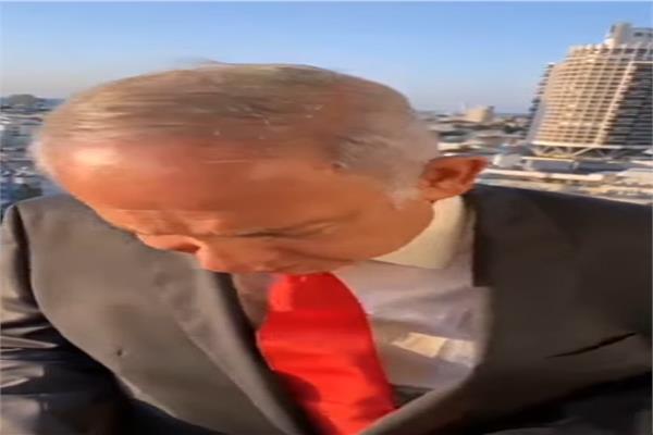 رئيس الوزراء الاسرائيلي السابق بنيامين نتنياهو يسخر من اللقاء السياسي بين بايدن و بينيت 