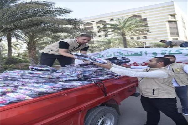 توزيع ١٠٠ ألف شنطة