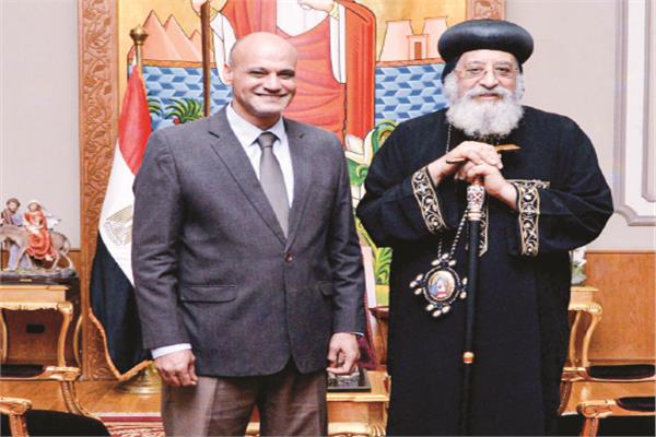 الكاتب الصحفى خالد ميرى خلال اللقاء مع البابا تواضروس